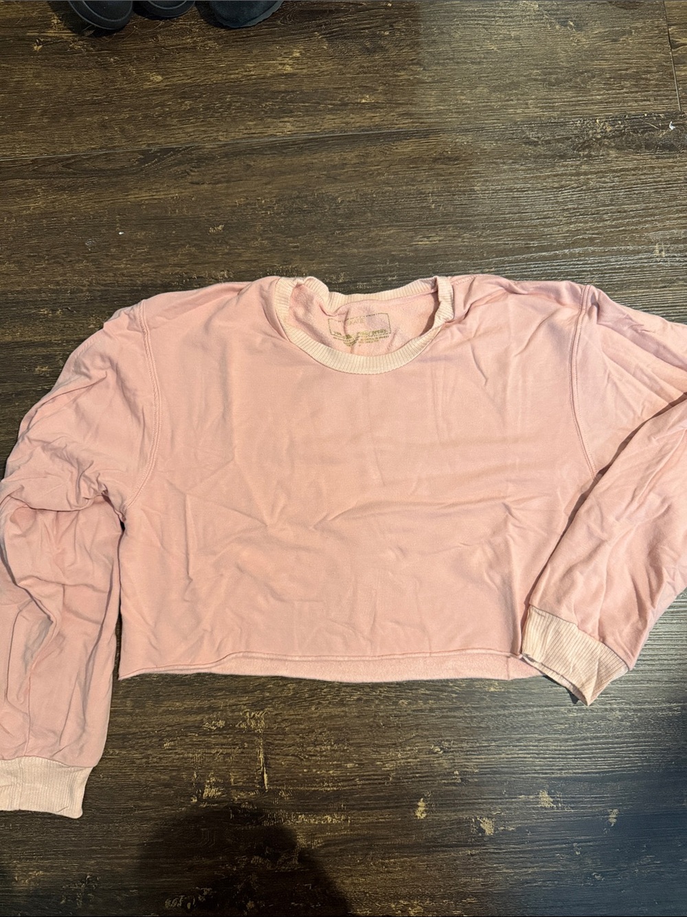 Skatie Light Pink Cropped Crewneck Sweatshirt